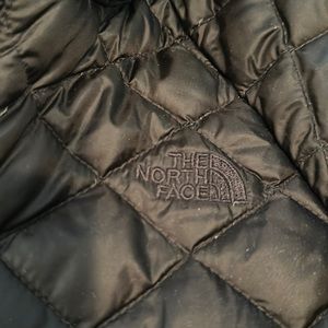 North face lightweight puffer jacket. Black. Size small